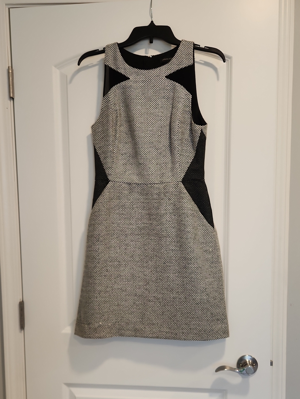 Banana Republic Black and White Sleeveless Tweed Sheath Dress W/ Pockets